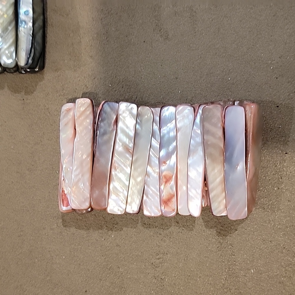 Pearl Shell Bracelets - Picture 2 of 4